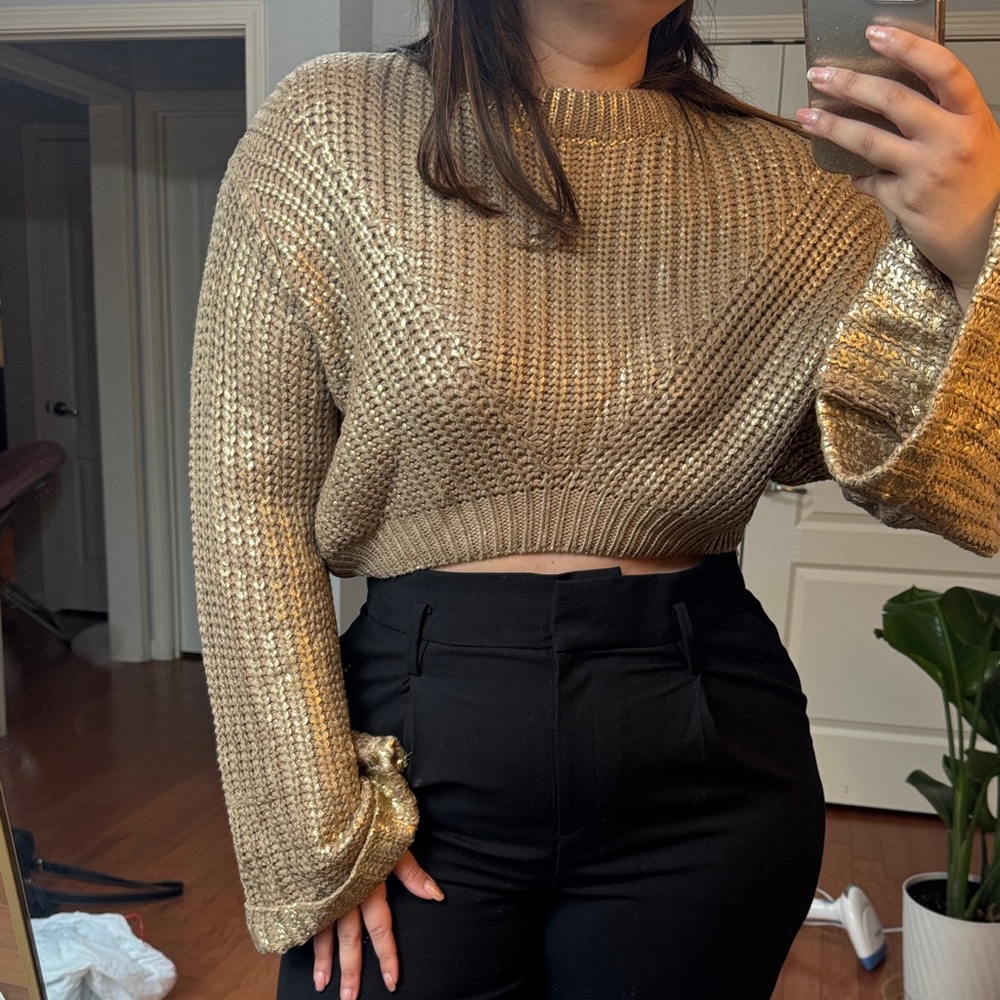 Elegant Gold Knit Cropped Sweater